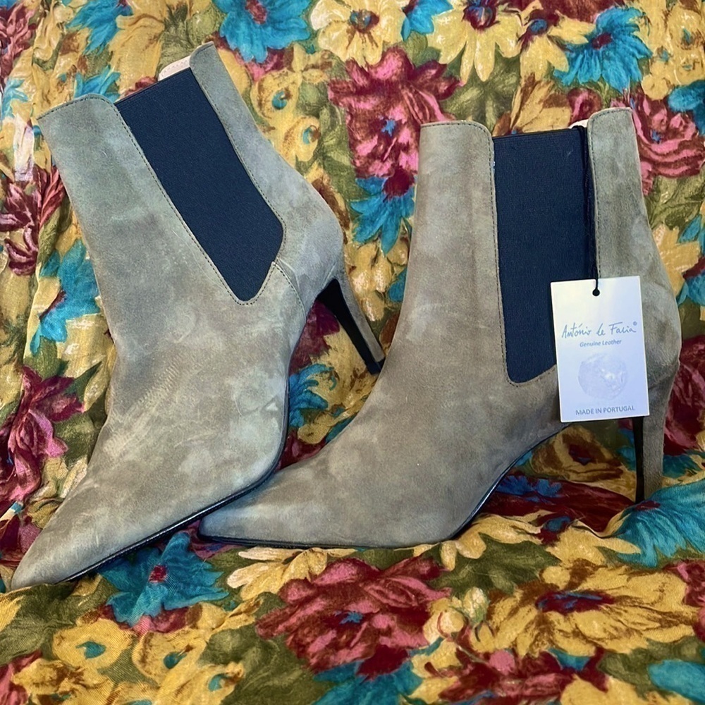 Brand New Antonio de Faria Genuine Suede Leather Olive Heeled Pull On Boots